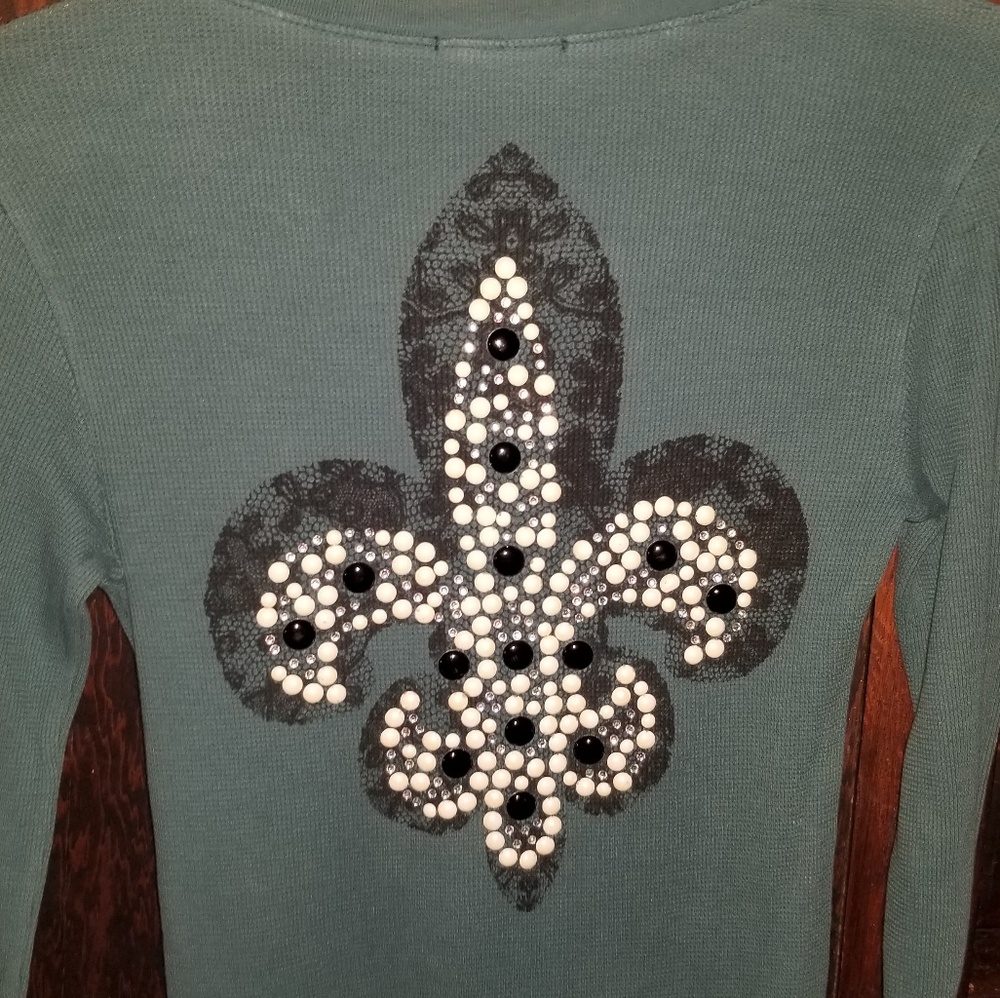 Embellished la tee